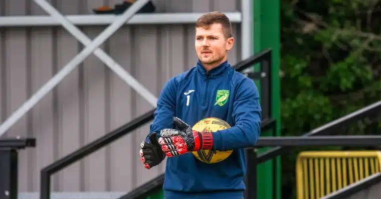 How to Choose the Best Goalkeeper Gloves for Young Players